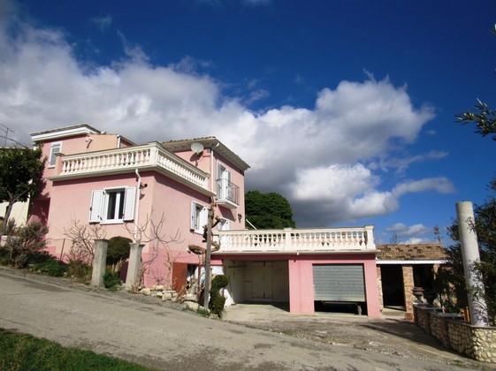 Finished cottage with 500sqm of garden, 3 bedrooms and 30sqm terrace 