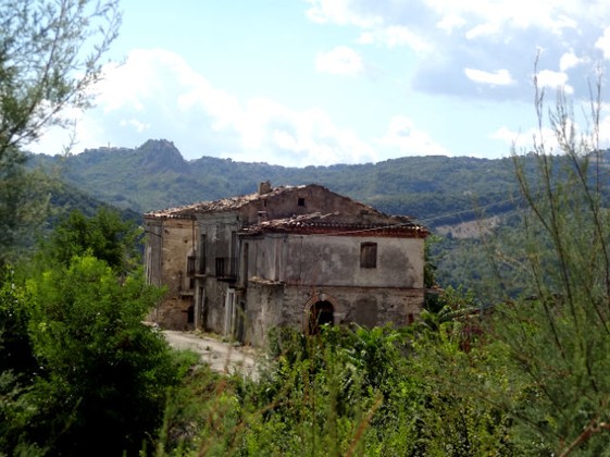 Lake view, detached , 250sqm ruin to restructure with 1000sqm of land 