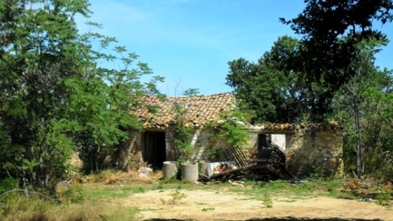 Ruin with fantastic sea and mountain views , 15,000sqm land and 10km to beach. 1