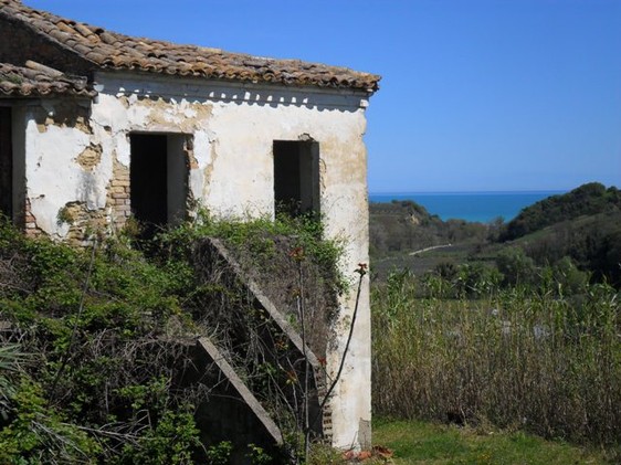 Ruin with sea view , 2km to beach, in quite borgo. 1