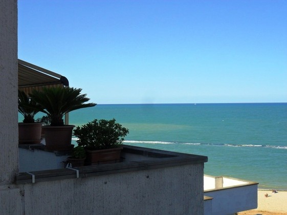 Finished beach apartment with 2 bedrooms, 300 meters to water, with open sea views