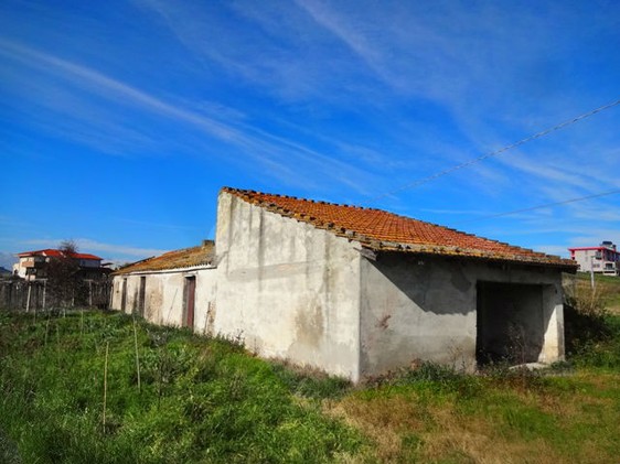 70sqm cottage , barn and 2000sqm of land 500 meters from the beach 3