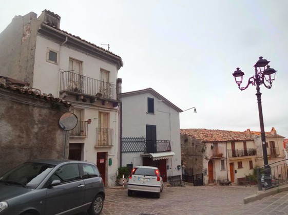 One bed, habitable apartment in the center of Casoli, a lively town 