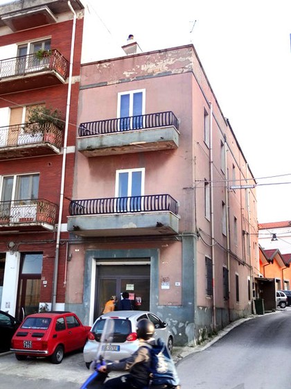 Duplex to renovate in the center of Lanciano with 40sqm Terrace. Appartamento a due livelli al centro di Lanciano, con terrazzo. 