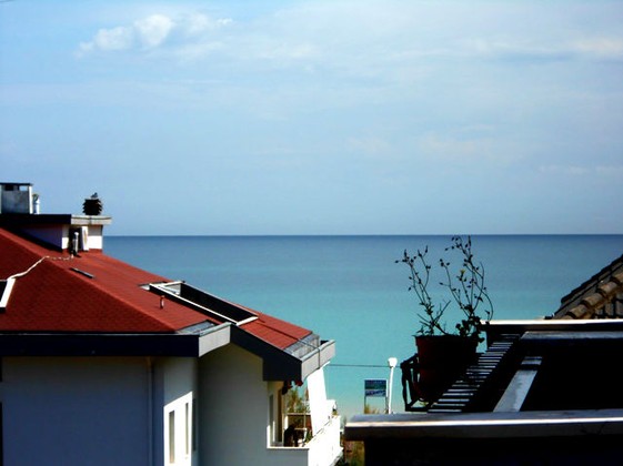 Sea view, 1km to beach, apartment with two bedrooms and two bathrooms, 15 mins to Pescara