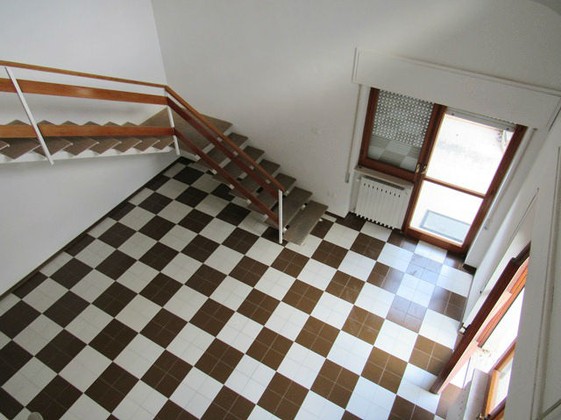 Finished, ground floor duplex apartment with private garden in a peaceful road near the center of Lanciano