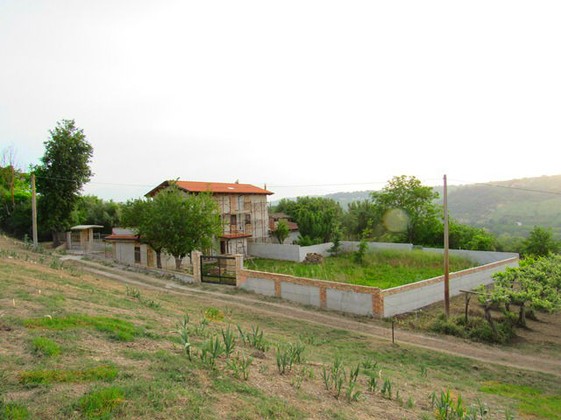 Located 5km from the center of Lanciano, in a very peaceful spot, offering valley and mountain views. 