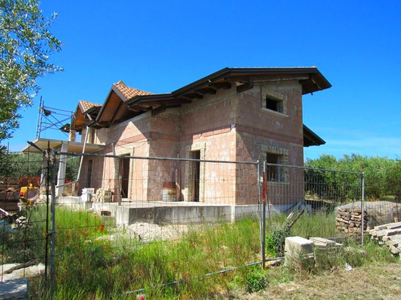 A rough, skeleton of a detached villa for sale with 500sqm of garden. 