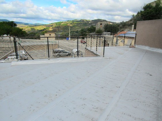 Town house with 80sqm terrace, habitable with garage. 1
