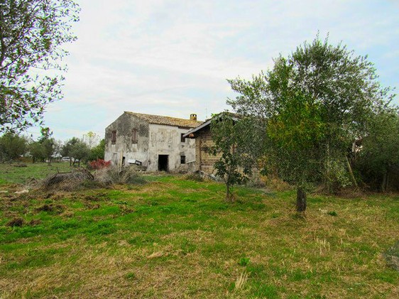 Ruin of 200sqm with barn, sea views and 1km from the town center1