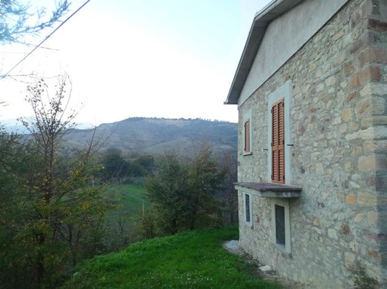 Detached, peaceful, stone, partly renovated house of 120sqm with garden 4km to 2 towns 