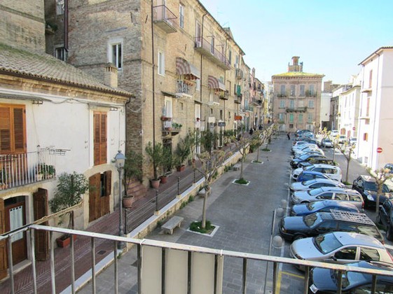 Town house in the historic center of Lanciano with spacious and sunny terrace.