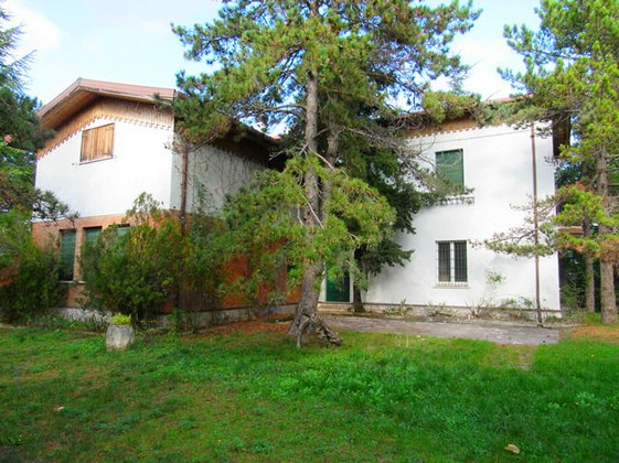 5 bedrooms and mountain view. 