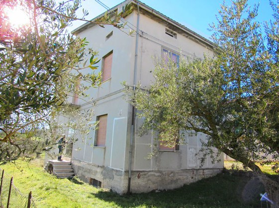 Three bed, 100sqm detached with garden and garage.