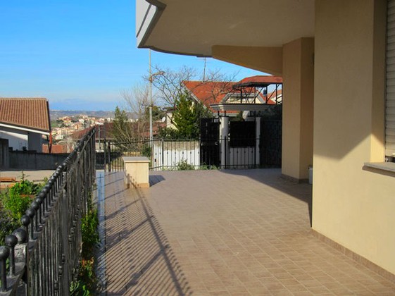 New 2 bed apartment with 30sqm terrace and garden in the town centre. 