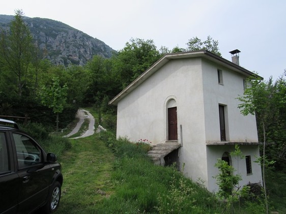 Submerged in the mountain forests of the national park, 90sqm detached stone house 1
