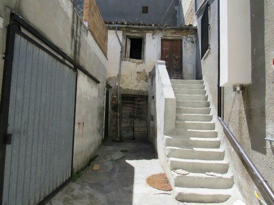 7km to beach, two bed terraced house to restructure