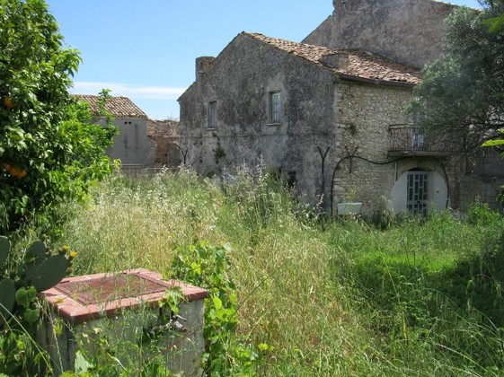 100sqm ruin with out building and 1000sqm of land 5km to Lanciano