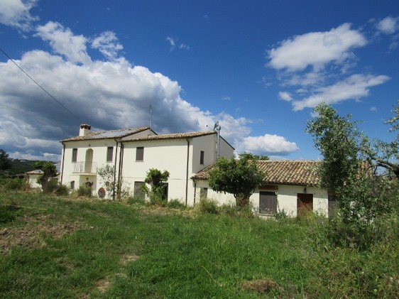 Detached, 250sqm nicely finished cottage with solar panels and mountain view 1