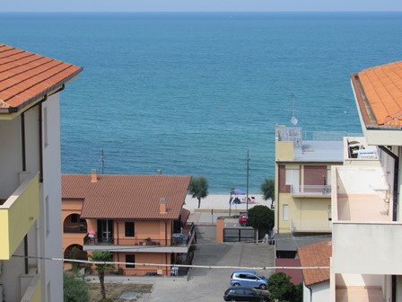 NOT AVAILABLE. Detached, 5 bedroom town house with sea view terrace, 500 meters to the beach with parking and 1000sqm of garden.