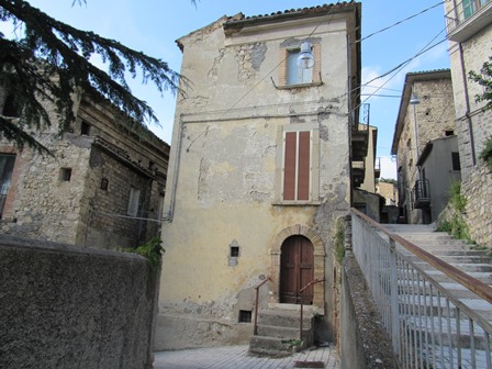 250sqm town house with roof sun terrace and 6 bedrooms in original, 1900s condition,  mountain and lake views.