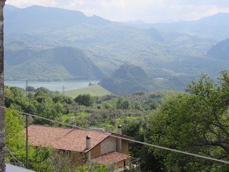 Fully renovated 2 bed town house with fantastic mountain views and cellar. 