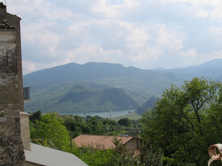 4 bed, habitable, town house with fantastic mountain and lake views from 20sqm sun terrace. 