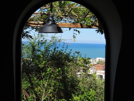 Open sea views, 2km to the beach from a finished 1 bed house and 3000sqm of land for tourist activites.1
