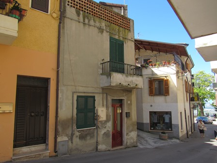 Centrally located, habitable, 2 bed, town house with terrace in a typical Italian town.