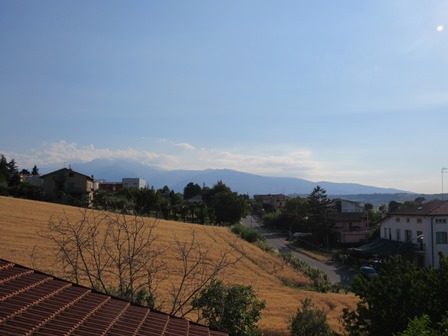 Fantastic sun terrace, habitable, 2 beds, wind turbine, well, 4km to Lanciano. 1