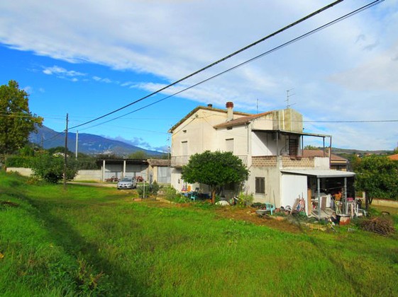 Two bedroom. Ground floor apartment,with garden.